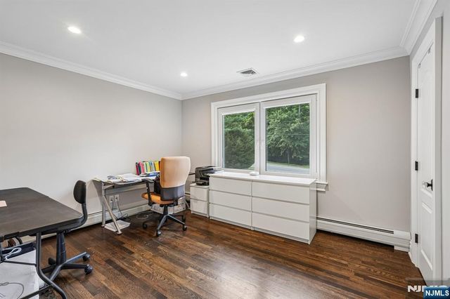 689 Colonial Road, Franklin Lakes, NJ 07417