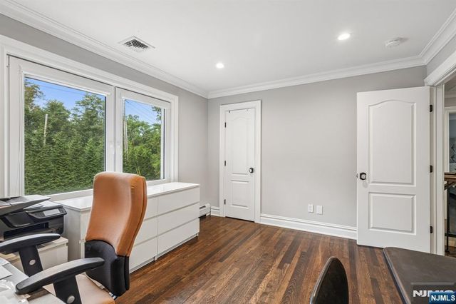 689 Colonial Road, Franklin Lakes, NJ 07417