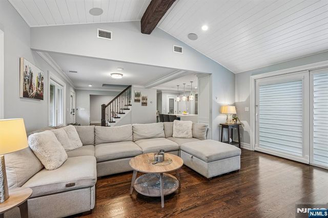 689 Colonial Road, Franklin Lakes, NJ 07417
