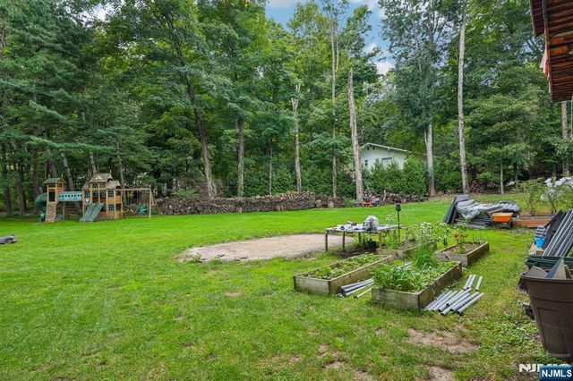 689 Colonial Road, Franklin Lakes, NJ 07417