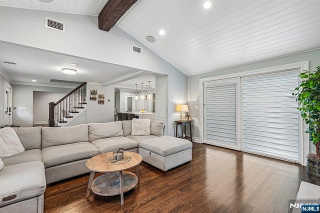 689 Colonial Road, Franklin Lakes, NJ 07417