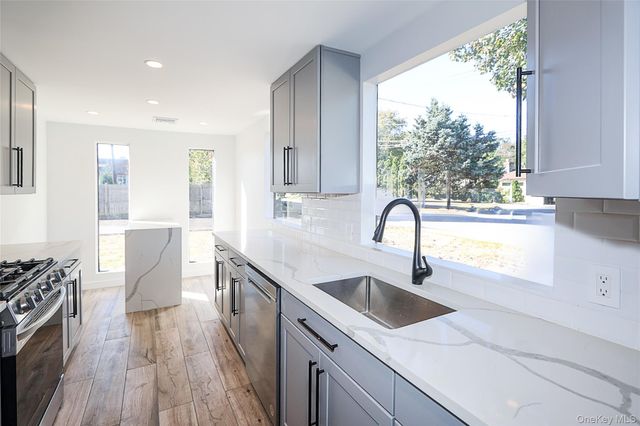 2 Park Avenue, Greenvale, NY 11548