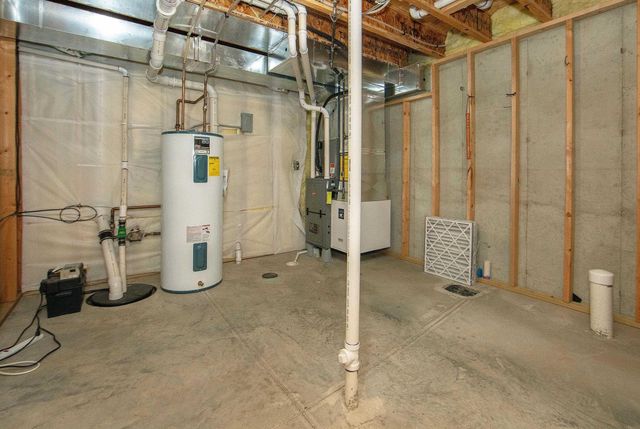 3410 Governor Court, Waterloo, IA 50702