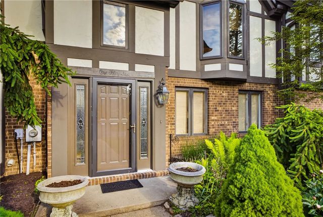 156 Shadow Ridge Dr, Harmar, PA 15238