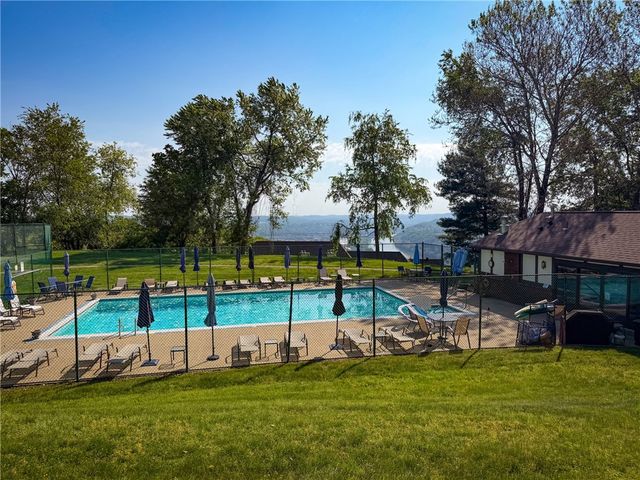 156 Shadow Ridge Dr, Harmar, PA 15238