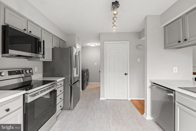 8405 HOLLIS LN, Vienna, VA 22182