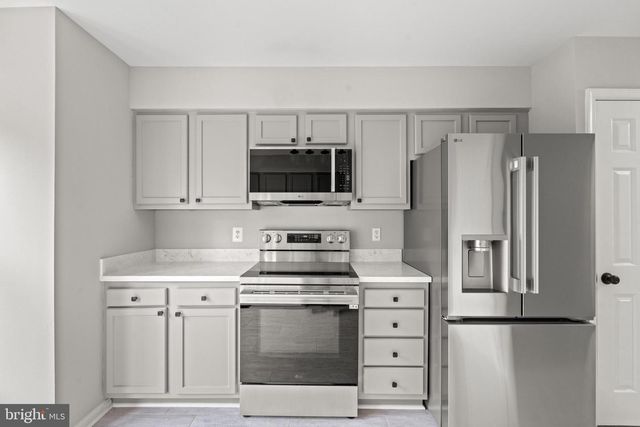 8405 HOLLIS LN, Vienna, VA 22182