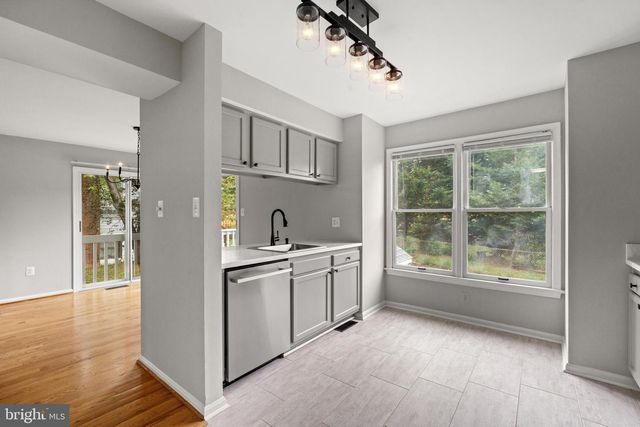 8405 HOLLIS LN, Vienna, VA 22182