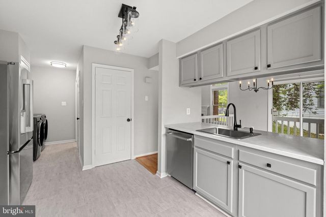 8405 HOLLIS LN, Vienna, VA 22182