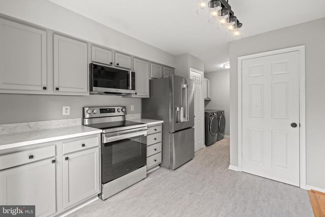 8405 HOLLIS LN, Vienna, VA 22182