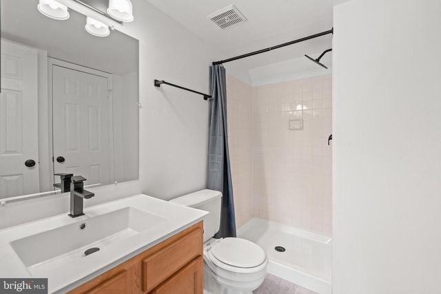8405 HOLLIS LN, Vienna, VA 22182