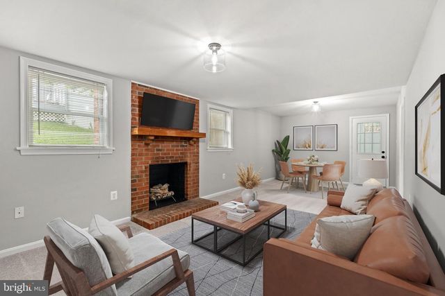 8405 HOLLIS LN, Vienna, VA 22182