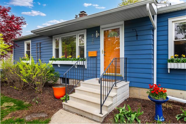 826 N Main Street, Naperville, IL 60563