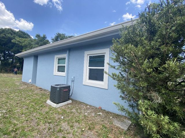 2404 Florida Ave, Fort Pierce, FL 34950
