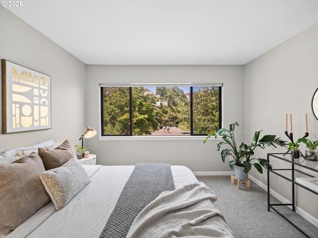 840 Nw NAITO Pkwy H12, Portland, OR 97209