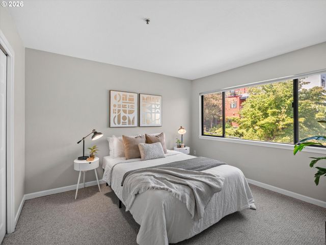 840 Nw NAITO Pkwy H12, Portland, OR 97209