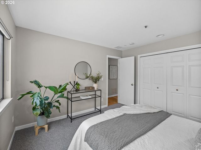 840 Nw NAITO Pkwy H12, Portland, OR 97209