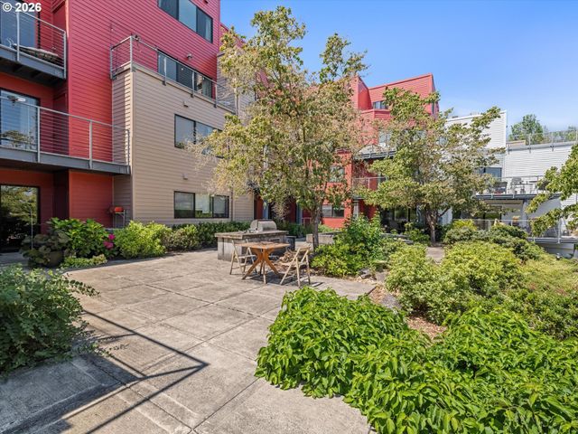 840 Nw NAITO Pkwy H12, Portland, OR 97209
