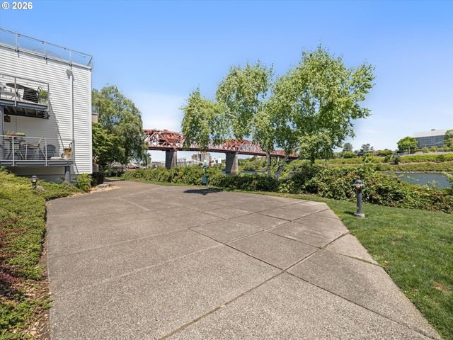840 Nw NAITO Pkwy H12, Portland, OR 97209