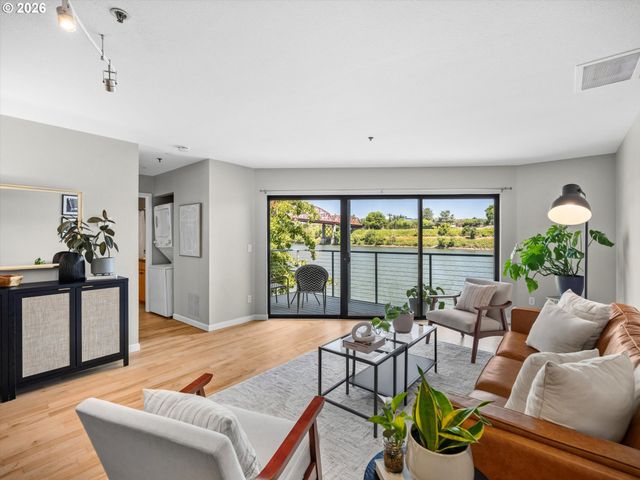 840 Nw NAITO Pkwy H12, Portland, OR 97209