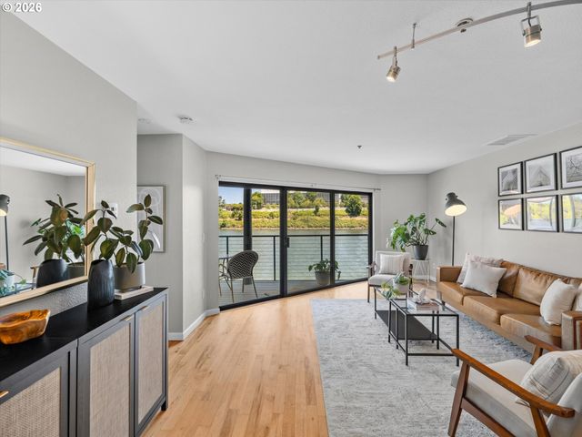 840 Nw NAITO Pkwy H12, Portland, OR 97209