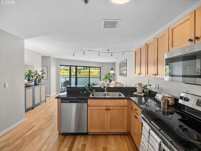 840 Nw NAITO Pkwy H12, Portland, OR 97209