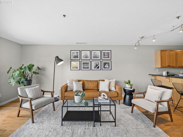 840 Nw NAITO Pkwy H12, Portland, OR 97209