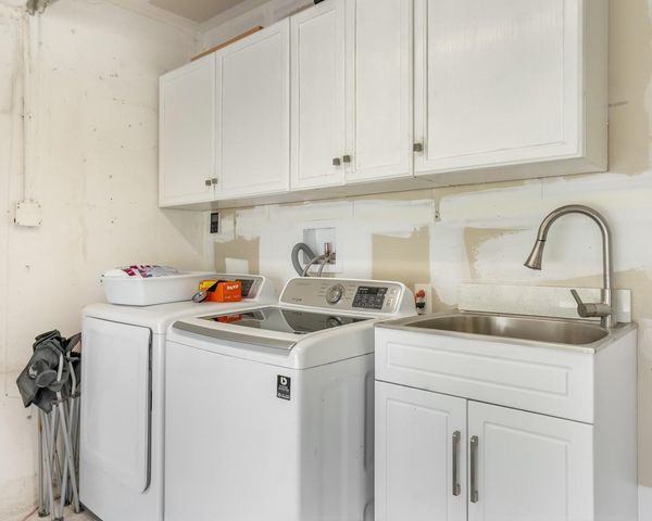 2051 NW 93rd Ln, Sunrise, FL 33322