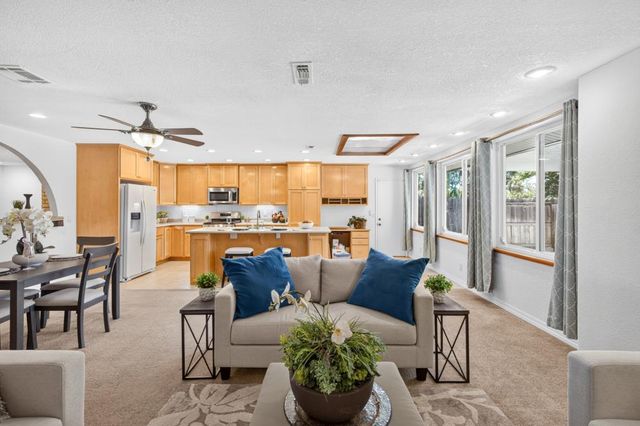 8358 Foxfire Dr, Orangevale, CA 95662