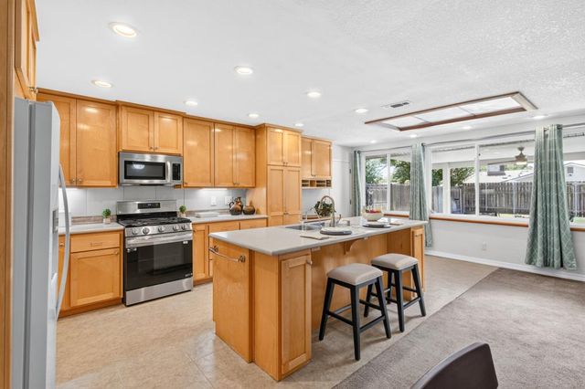 8358 Foxfire Dr, Orangevale, CA 95662
