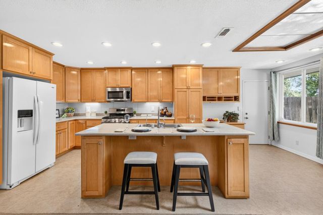 8358 Foxfire Dr, Orangevale, CA 95662