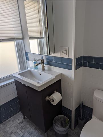 27 Mount Vernon Street 2, Newport, RI 02840