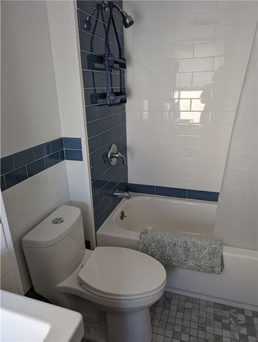 27 Mount Vernon Street 2, Newport, RI 02840