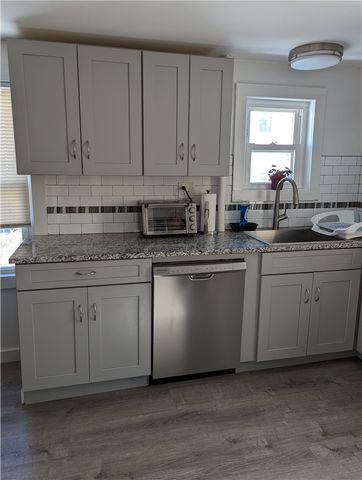 27 Mount Vernon Street 2, Newport, RI 02840