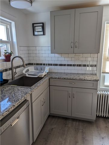 27 Mount Vernon Street 2, Newport, RI 02840
