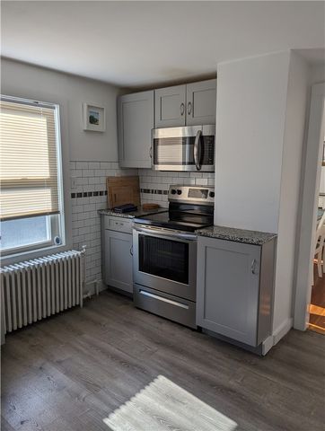 27 Mount Vernon Street 2, Newport, RI 02840