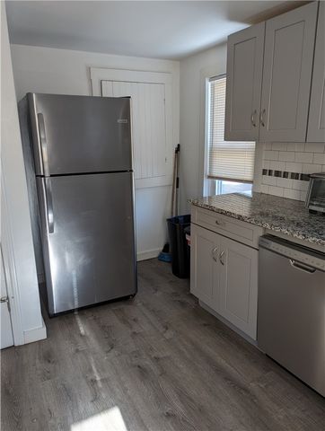 27 Mount Vernon Street 2, Newport, RI 02840