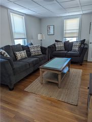27 Mount Vernon Street 2, Newport, RI 02840