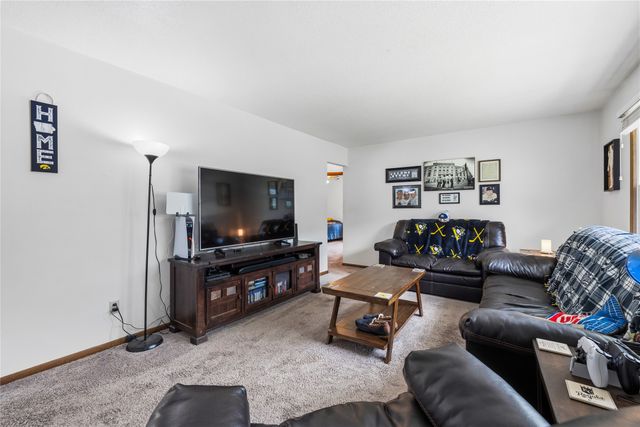 201 E Bell Avenue, Des Moines, IA 50315
