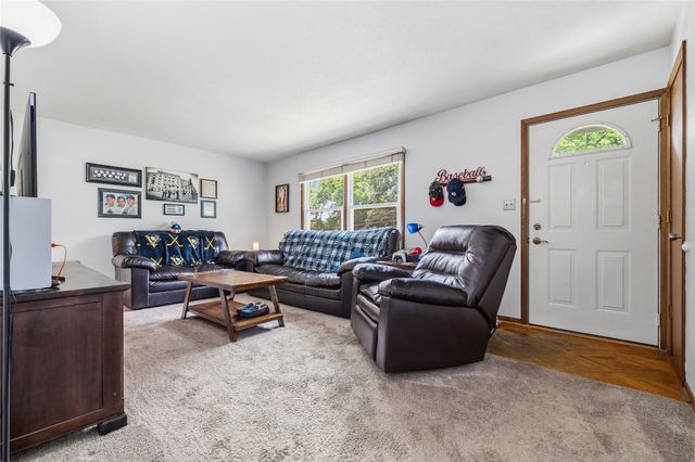 201 E Bell Avenue, Des Moines, IA 50315
