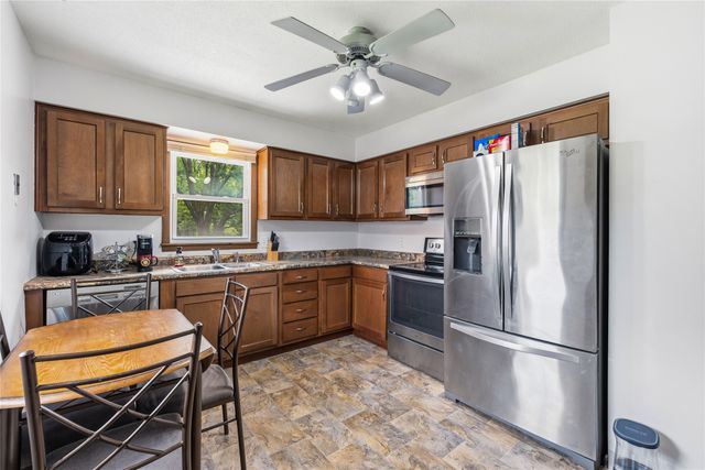 201 E Bell Avenue, Des Moines, IA 50315