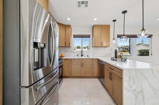 1573 E Madison Avenue, El Cajon, CA 92019