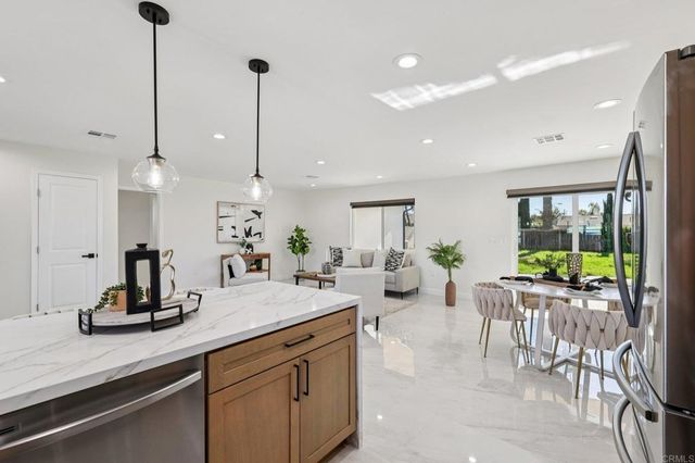 1573 E Madison Avenue, El Cajon, CA 92019