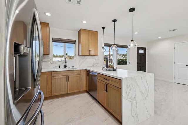 1573 E Madison Avenue, El Cajon, CA 92019