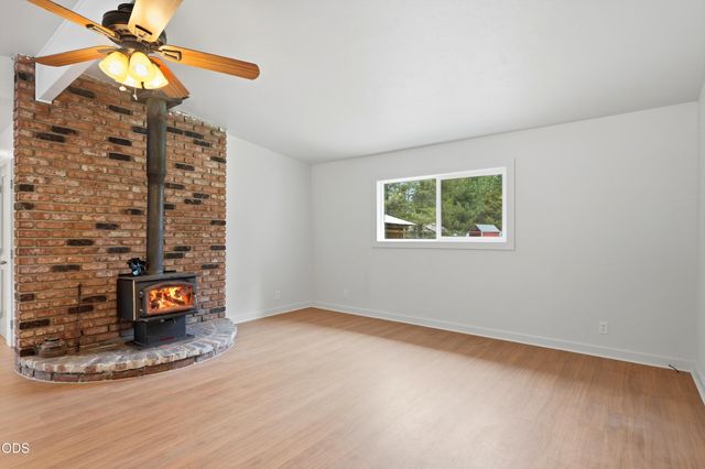 52856 Meadow Lane, La Pine, OR 97739