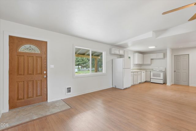 52856 Meadow Lane, La Pine, OR 97739
