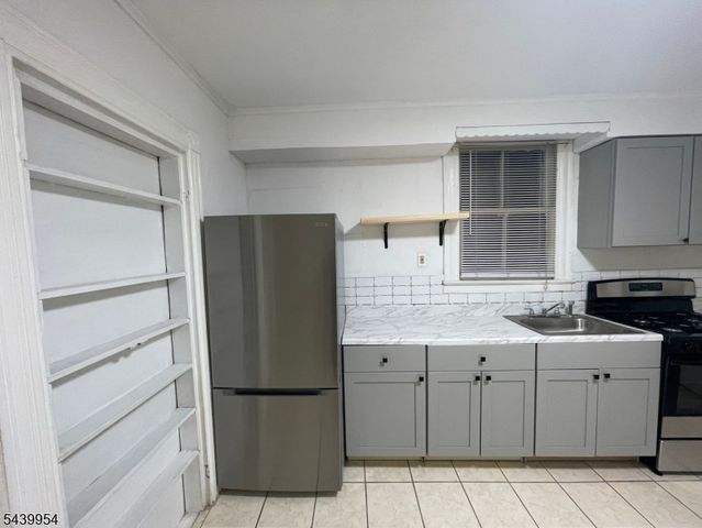 32 Oak Ave, Irvington Twp., NJ 07111