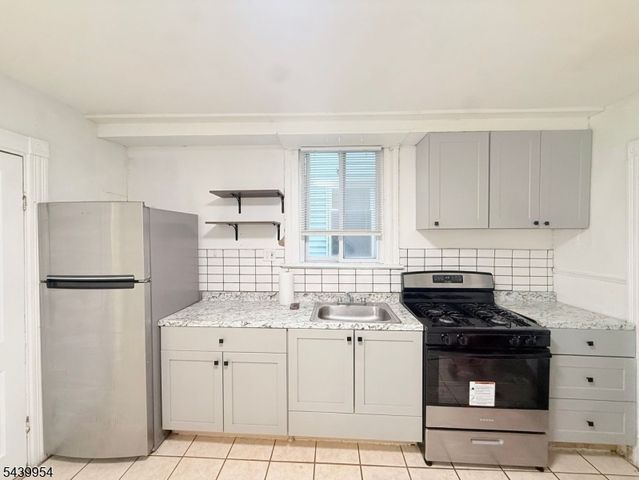32 Oak Ave, Irvington Twp., NJ 07111