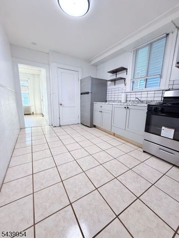 32 Oak Ave, Irvington Twp., NJ 07111