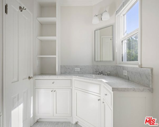 1009 S Bedford Street, Los Angeles, CA 90035